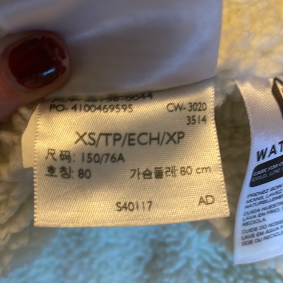 Levi's Original Sherpa Trucker Jacket in light wash - Picture 10 of 15